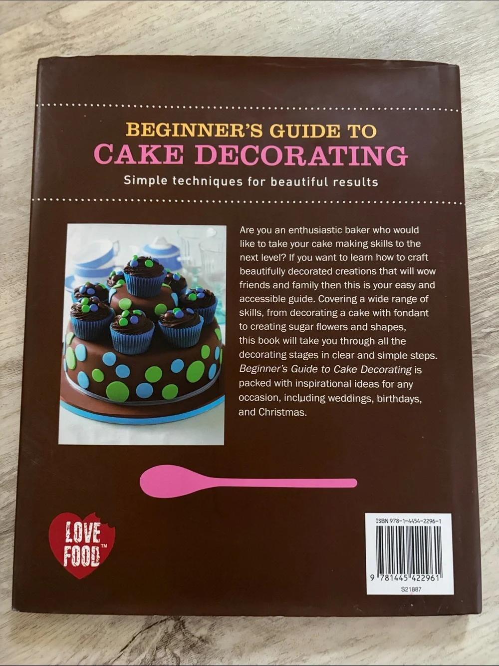 Beginner's Guide to Cake Decorating Book